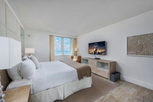 3 Bedroom Direct Ocean View located at 1 Hotel & Homes -1040 - image 11