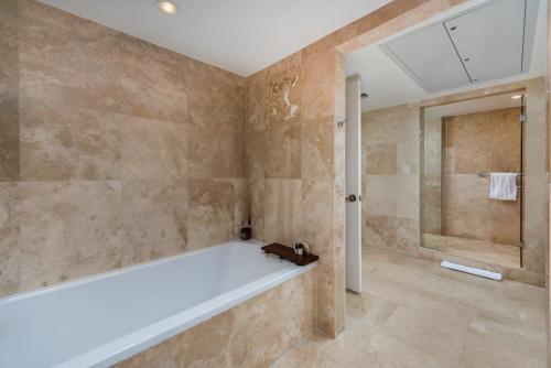 3 Bedroom Direct Ocean View located at 1 Hotel & Homes -1040 - image 6