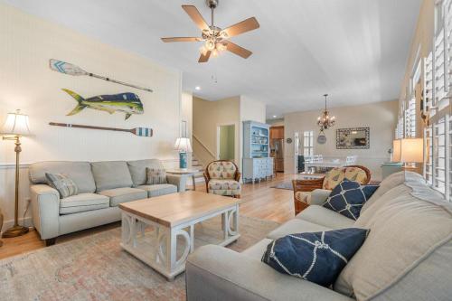 Compass Point 42 4BR3BA House wKitchen - image 2