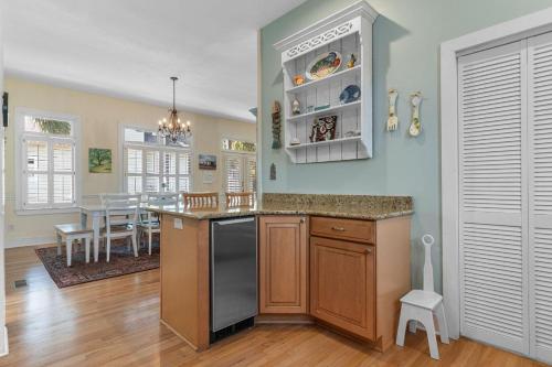 Compass Point 42 4BR3BA House wKitchen - image 9