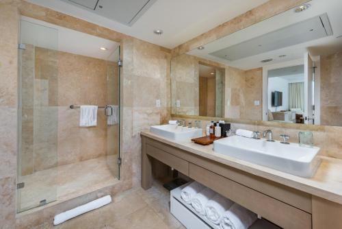 3 Bedroom Direct Ocean View located at 1 Hotel & Homes -1040 - image 13