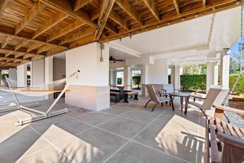 Compass Point 42 4BR3BA House wKitchen - main image