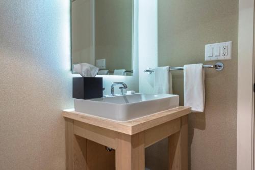 2 Bedroom Ocean View located at 1 Hotel & Homes Miami Beach -1015 - image 14