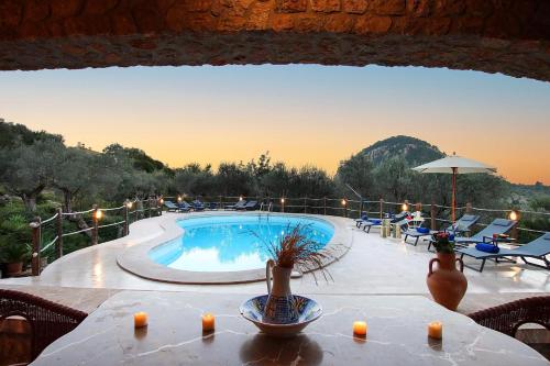 Rustic house recently renovated villa with views to the Pollensa mountains by Renthousing 5