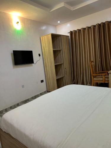 Chrispol hotel and suites