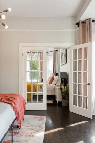 Chic & Modern - 35 Mins to NYC - Extended Stays