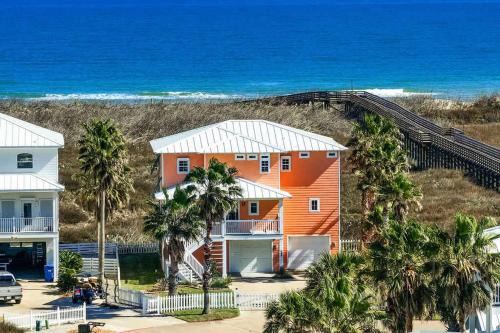 Royal Dunes-Waterfront Walk to Beach Shared Pool