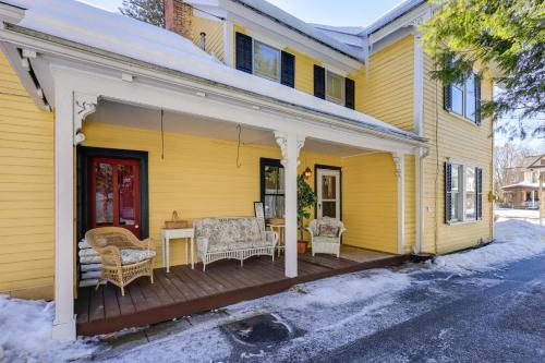 6 Mi to Lake George: Adirondack Home w/ Game Room in Varensburga (NY)