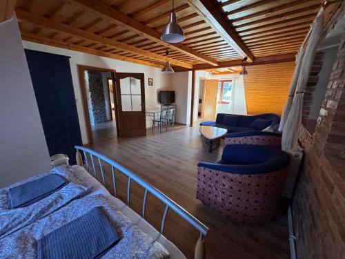 Zázrivský Dvor - Chata Magura, Wellness, Self Check-In, 6 bedrooms, 4 bathrooms (Zazrivsky Dvor - Chata Magura, Wellness, Self Check-In, 6 bedrooms, 4 bathrooms) in Zazriva