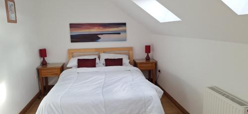 Countryside Cottage in Swansea near Gower in Three Crosses