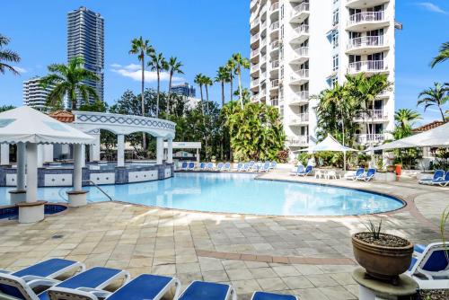 Ocean View 2-Bed with Pools, Spa, Sauna, Gym & BBQ - Tap to explore photos