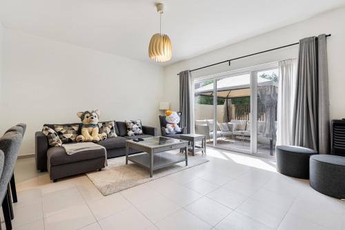 Bright and Airy 2BR, Family-Friendly with Pool and Gym, Dubai (Foto 7)