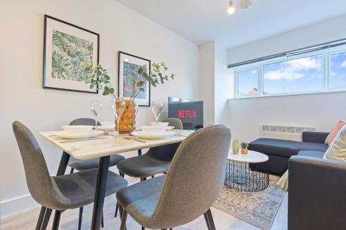 #27 The Silkworks Cov 2 Bed Apt. Sleeps 6