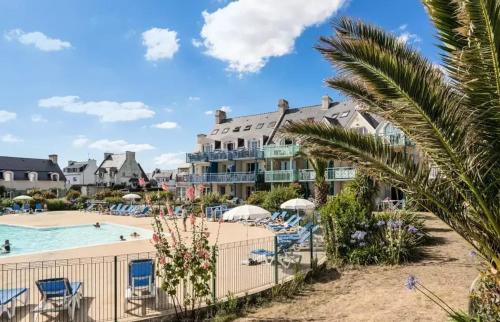 House with 2 bedrooms in Guilvinec with shared pool and enclosed garden 30 m from the beach - image 2