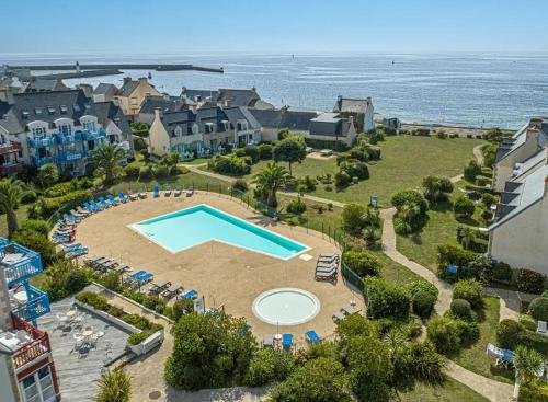 House with 2 bedrooms in Guilvinec with shared pool and enclosed garden 30 m from the beach - main image