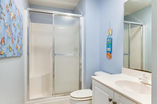 Steps to Beach Emerald Isle Home with Deck! Steps to Beach Emerald Isle Home with Deck!
