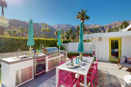 Mid Century Alexander Stunner in Vista Las Palmas Permit# 3800 in Palm Springs, USA