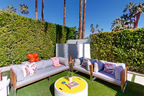 Mid Century Alexander Stunner in Vista Las Palmas Permit# 3800 in Palm Springs, USA
