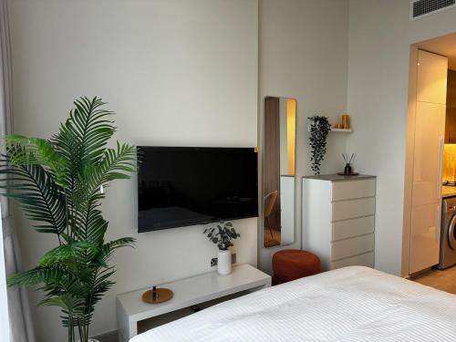 Sunlit serenity Studio Azizi Riviera, Dubai (foto 7)