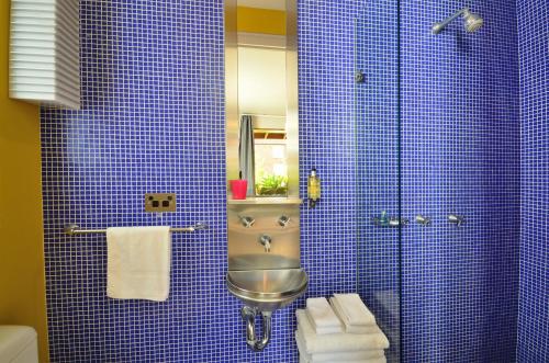 Dive Hotel - image 3