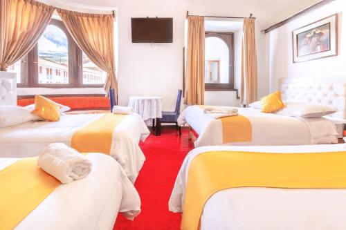 4 twin beds
