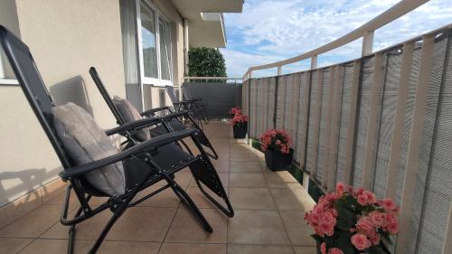 Varanda/terraço, Comfort & Sunny Rooms in Ujescisko