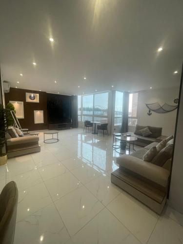 شقة بنظام فيلا مستقلة بالكورنيشapartment with villa system