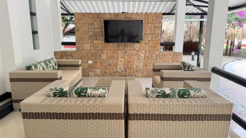 Shared lounge/TV area, Quinta mi Antojo in Acacias