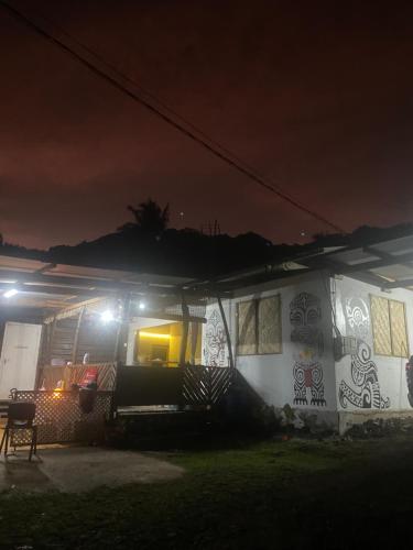 Exterior view, HeiAki Lodge Excursion Nukuhiva Chambre HeiAki in Marquesas Islands