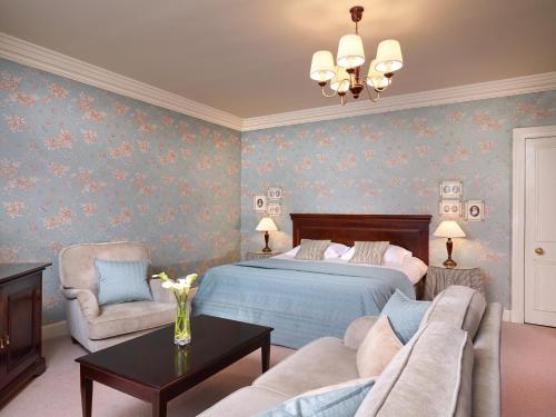 The Edinburgh Residence - image 12