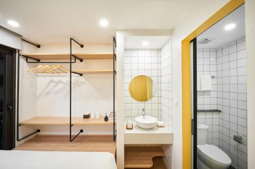 room detail thumbnail 2