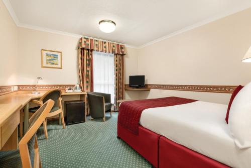 Days Inn by Wyndham Donington - image 13