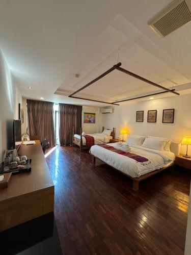 room detail thumbnail 0