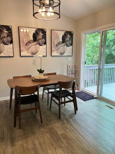 Charming 3 bedroom house with deck in awesome Elsmere Charming 3 bedroom house with deck in awesome Elsmere