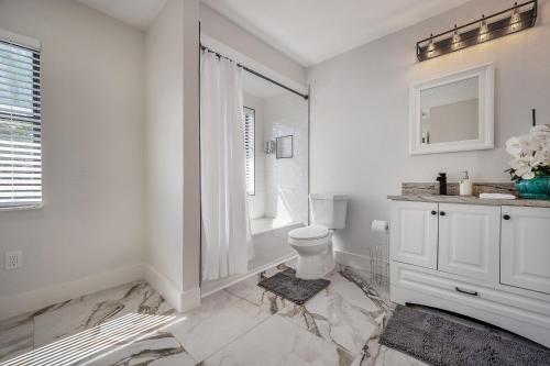 701 W Indiana Ave - image 3