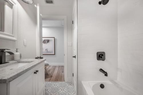 701 W Indiana Ave - image 5