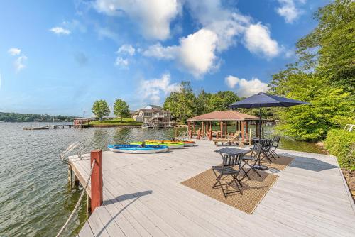 Lake Hickory Trio 2BR Green Unit