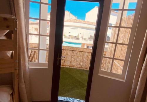 View, Suites Aronas-hebergements climatises rive droite plein centre ville in Le Grau-du-Roi