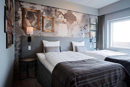 2 twin beds