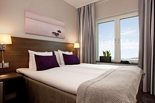 Twin Room image 4