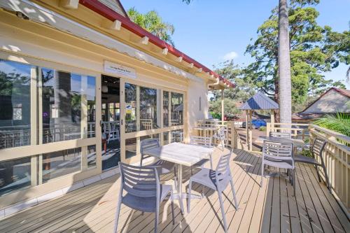 Shores Beach & Lakeside Villas in Elizabeth Beach