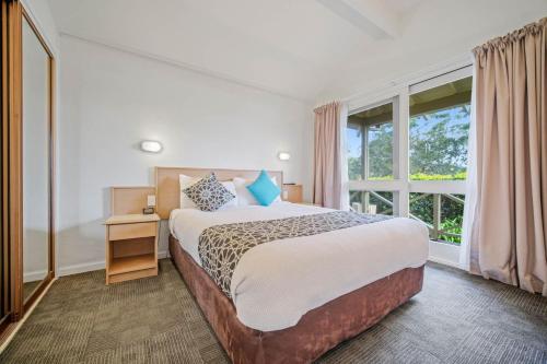 Shores Beach & Lakeside Villas in Elizabeth Beach