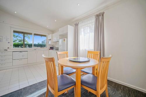 Shores Beach & Lakeside Villas in Elizabeth Beach