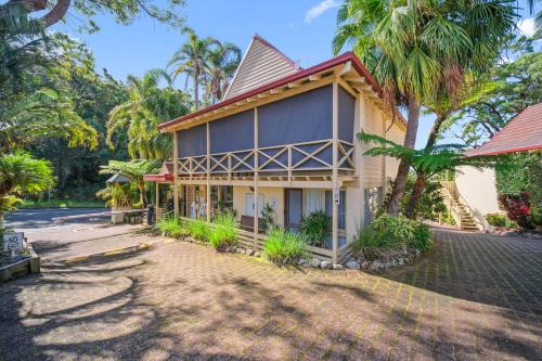 Shores Beach & Lakeside Villas in Elizabeth Beach