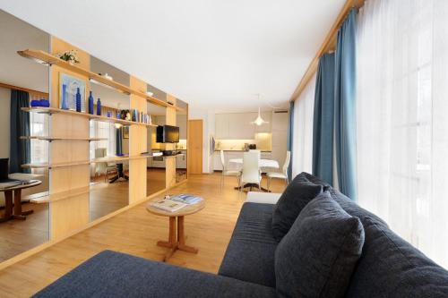 2 twin beds, 1 sofa bed