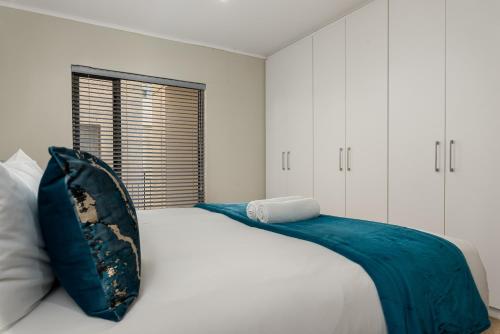 Mayfair Apartments - image 10
