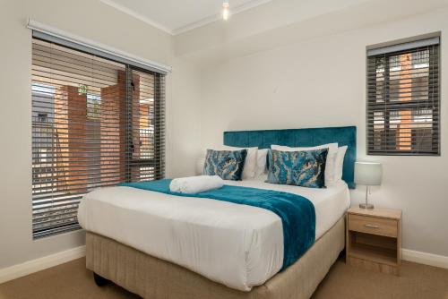Mayfair Apartments - image 4