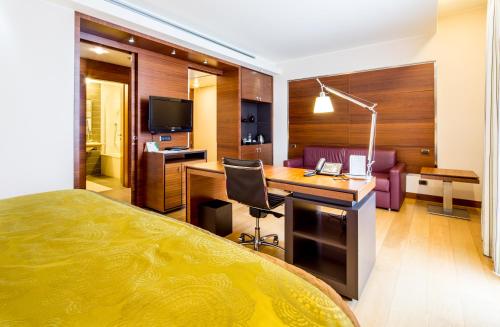 room detail thumbnail 1