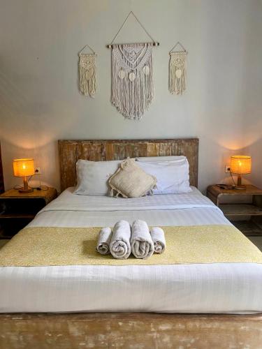 Double Room with Balcony image 8