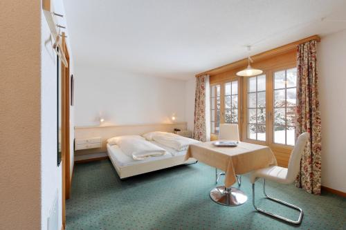 2 twin beds